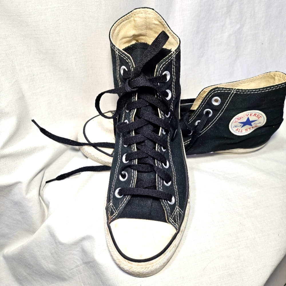 Classic Black Converse Chuck Taylor's Hi Tops sz 9